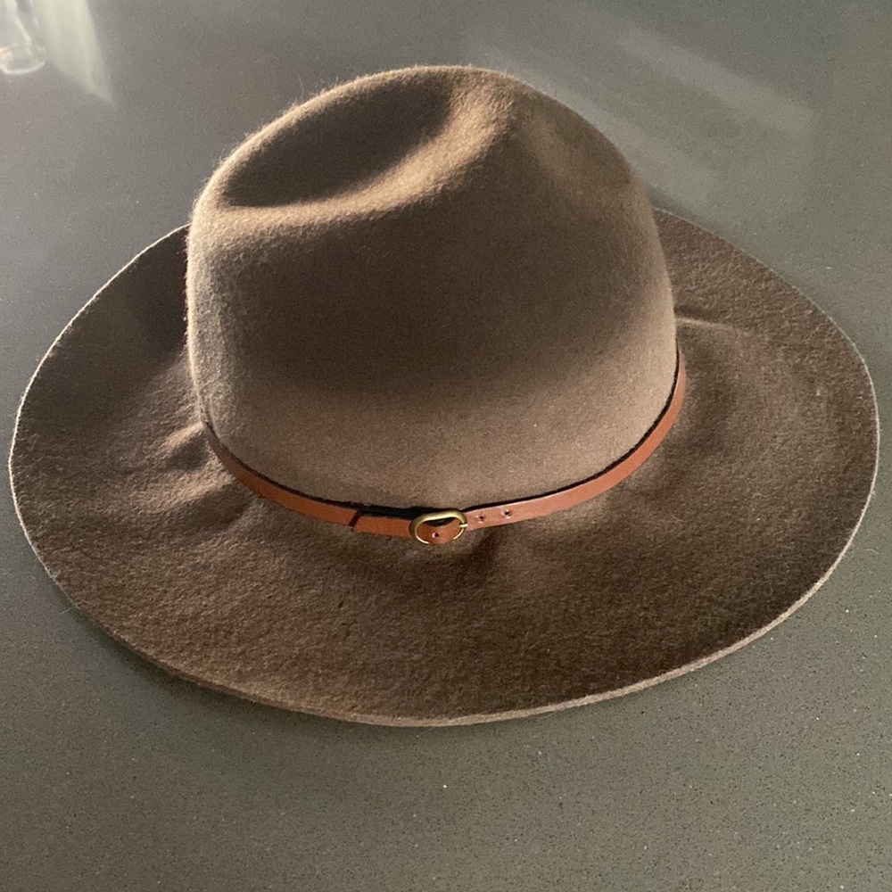 Hinge for Nordstroms Felt Rancher